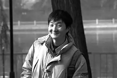 王大治已与妻离婚净身出户为董洁放弃家庭