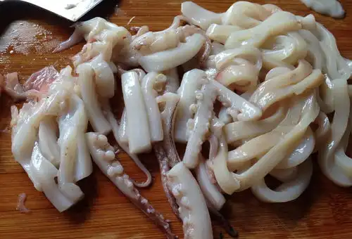 蜜汁炖鱿鱼,在嘴里瞬间爆汁转圈圈,q弹的舍不得放手,太甜蜜