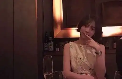 被全球通缉的毒后,背后有个大靠山
