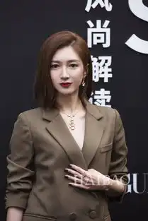 女神都是靠它圈粉质感红唇才是永不过时的唇妆