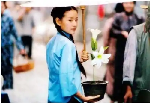 金粉世家中,金燕西在婚前很爱冷清秋,为什么婚后爱上白秀珠
