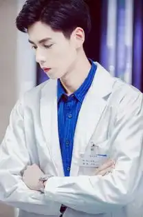 男星穿白大褂忍了胡一天,忍了易烊千玺,却爱上他迷人味道