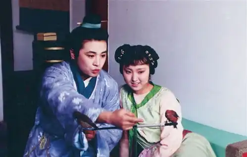 贾宝玉撩女孩子上瘾,没想到这个戏子龄官不上当,只好灰溜溜离开
