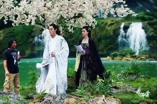 花千骨蒋欣剧照红唇紫衣演绎悲情美人组图
