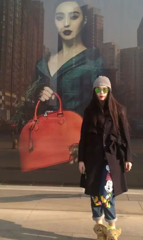 范冰冰晒街拍照网友赞时尚新潮
