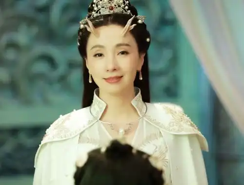 春光灿烂猪八戒出影版,猪八戒被指油腻,小龙女却圈粉了
