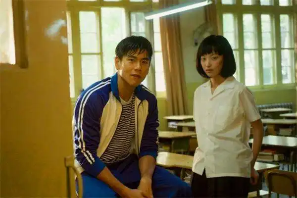 她演匆匆那年爆红,与冯绍峰同居3年被抛弃,今32岁颜值逆天