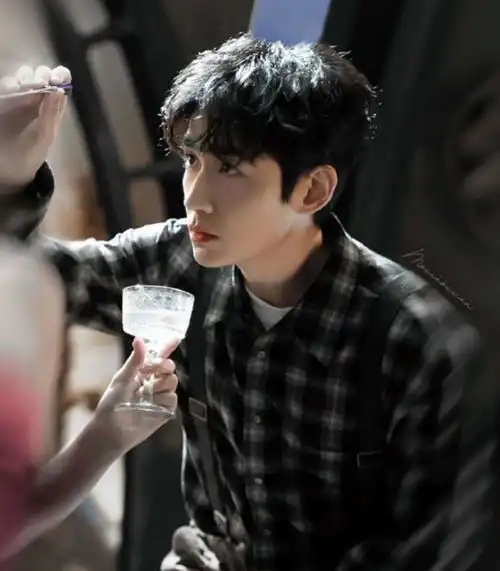 媒体评选新四大流量,肖战有两个优势,蔡徐坤有一个缺点
