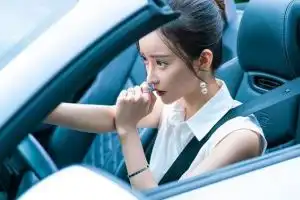 你和我的倾城时光林浅背后的男人是谁,并不是厉致诚而是他
