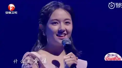 沈月和火箭少女高清大合照,杨超越脸是真小,李兰迪长得太亲切了