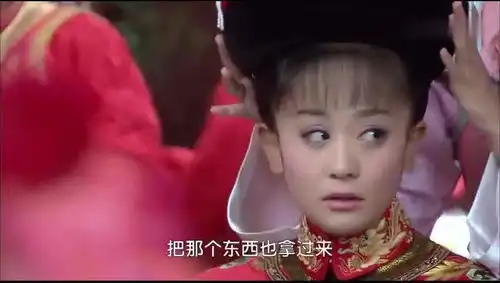 新还珠格格新娘的嘴唇不够红,贵妃竟还让金锁给涂胭脂
