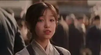 还记得艺伎回忆录里的小千代吗长大的后她竟然残成低配版谢娜了
