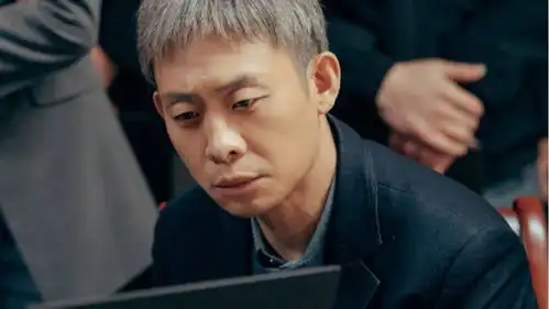 张译新剧他是谁中再演警察,预告中现杀鱼桥段,狂飙导演发声回应烂尾