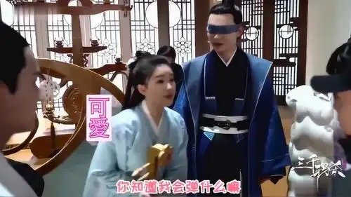 花絮赵露思片场洒脱弹琴,郑业成调皮背后偷偷弹脑袋瓜子