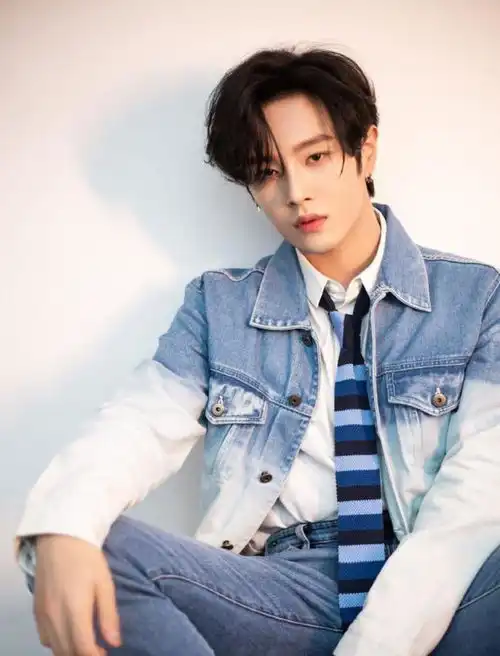 李汶翰是爱情公寓剧迷初见娄艺潇下意识喊胡老师,瞬间冷场