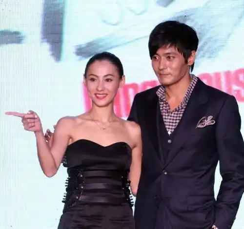 她是天桥风云的朴秀儿,50岁站稳韩圈,竹马张东健默默家中蹲