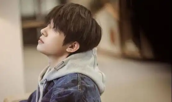 粉丝包场票价变1128元,影帝影后盛赞,易烊千玺实力打脸流量
