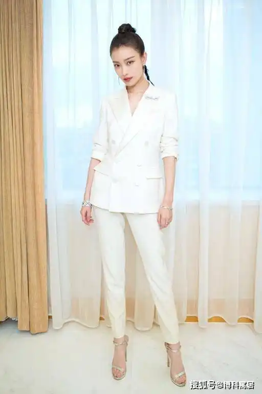 又飒又美,最全女星西装照盘点,你心动哪个呢
