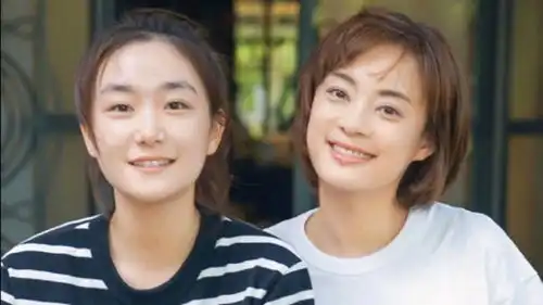 姐妹花孙俪晒和妹妹同框照,孙艳面目清秀笑容腼腆