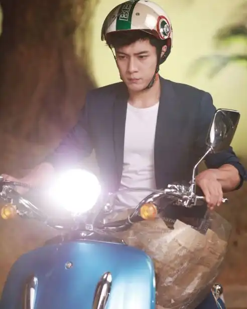 极速青春开播,韩东君化身最帅赛车手,女主是她追定了