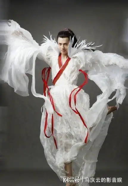 刘昊然云群访分享自拍心得