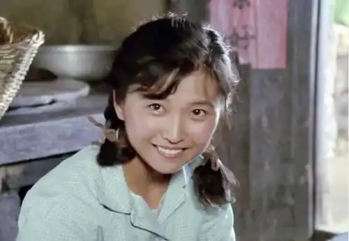 朱时茂67岁妻子露面,出席儿子婚礼神采奕奕,气质比儿媳妇好
