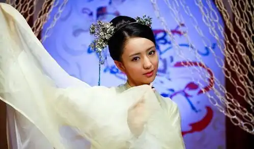 还记得宫锁心玉吗,主演都成一线,他却在琉璃演男主他爹
