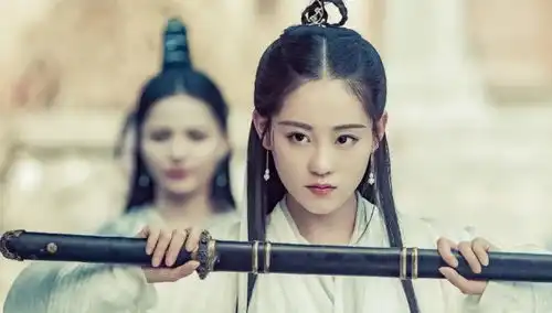 周芷若为何与明教为敌非因张无忌,因金庸删改一个人,产生漏洞
