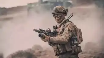 他是红海行动的突击队长10年军旅历练爆炸演技