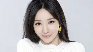 刘诗诗红色皮衣清爽短发活动现场照片