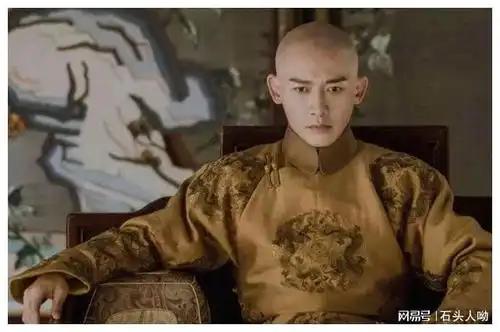 三朝老臣张廷玉被抄家,士兵搜出一个箱子,乾隆叹息配享太庙