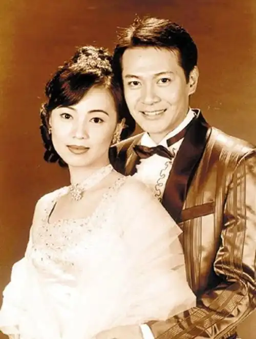 60岁江华唱我和春天有个约会惹议网民心疼邓萃雯
