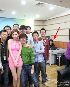 泷泽萝拉现身引轰动淡定哥被嘲孤独终生
