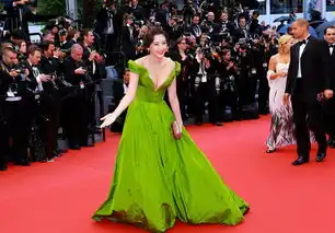 美人鱼票房超12亿张雨绮胸型成热议话题