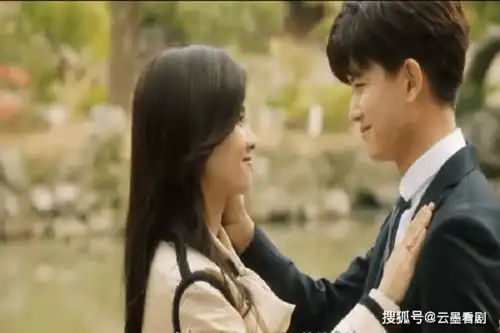 周生如故前世灭今生现,周生辰与时宜订婚,时宜当上老板娘