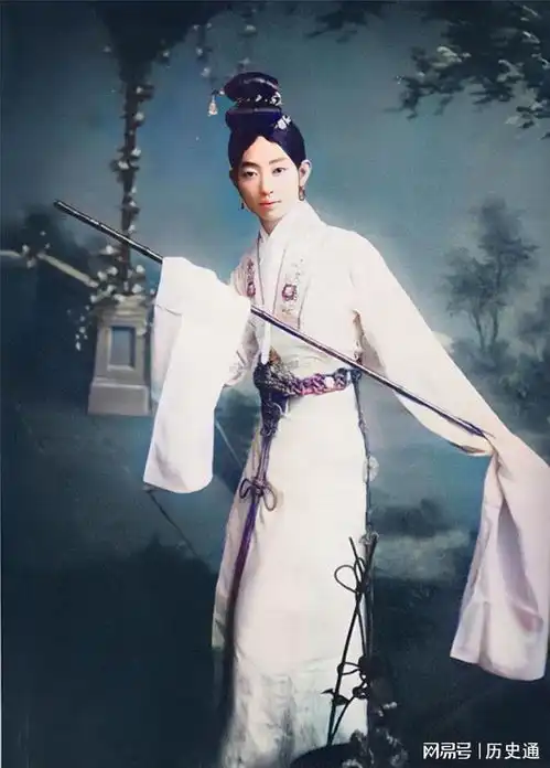 梅兰芳被老师认为难以吃唱戏这口饭,溥仪写信给弟弟要卧薪尝胆
