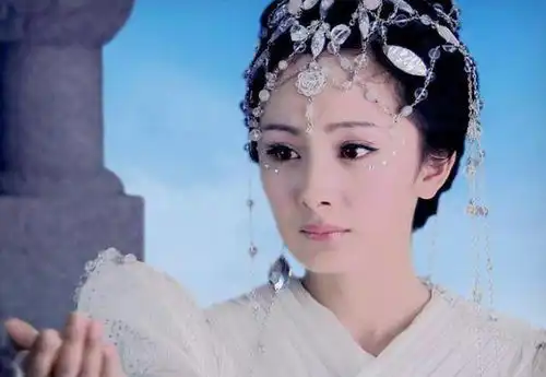 杨幂有没有整容看了神雕侠侣里的郭襄的剧照,观众一目了然
