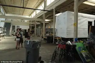 美式蜗居住在集装箱里组图
