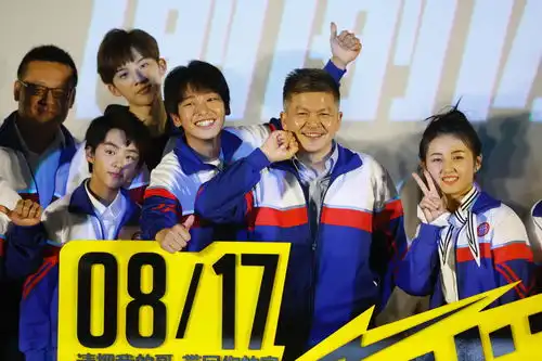 彭昱畅张子枫亮相快把我哥带走发布会开启互怼模式