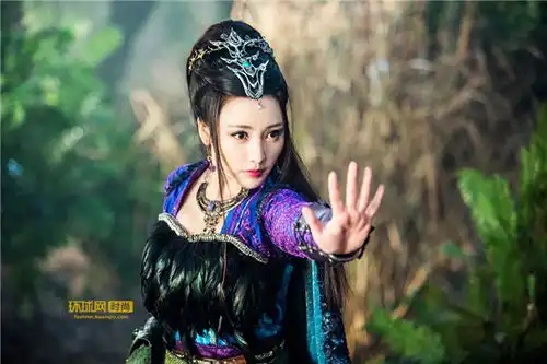 武动乾坤最终boss气势不凡,柳岩眼神杀带感
