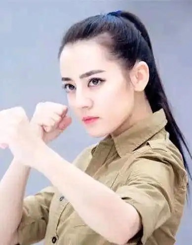 女人不管多大年纪,这3款显老发型别留,不仅像大妈还伤发
