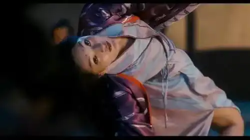 画皮2小唯在军营跳舞,吸引众人注意,却趁机放出狐妖作祟