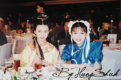 回忆杀翁虹晒旧剧照青涩美丽气质温柔