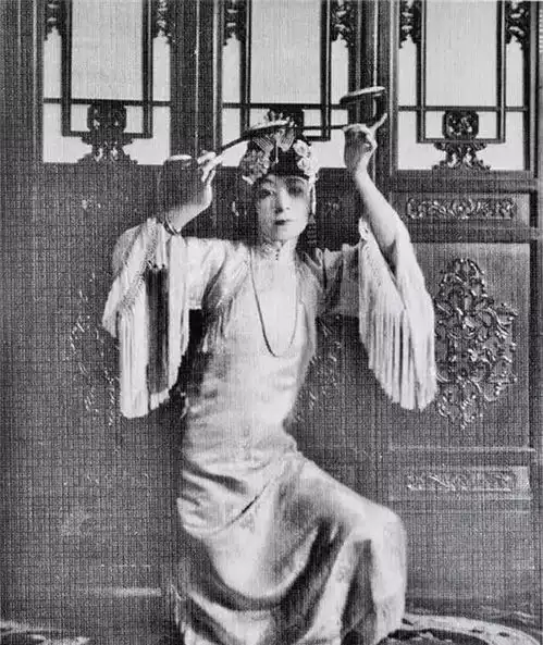 裕容龄与太监谈恋爱,后被刘春霖拒婚,酷爱舞蹈晚年双腿被打断
