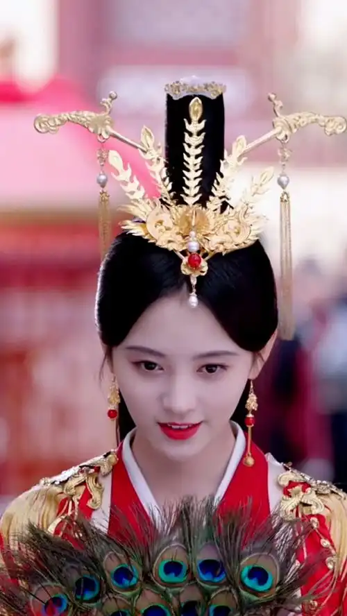 鞠婧祎红衣造型