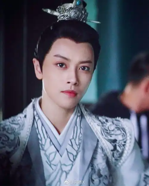 这是小姐姐吗这也太帅了吧,比小哥哥还帅
