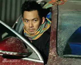 图文毒战钟汉良剧照怒视对手