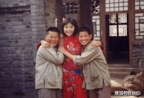 小兵张嘎胖墩大婚,嘎子带众演员捧场,张一山缺席被吐槽