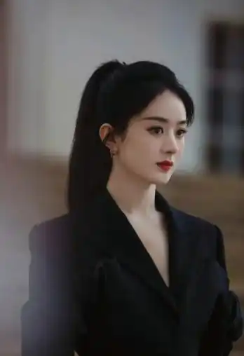 赵丽颖首次发与娃合照,4岁想想靠妈妈身上撒娇,母子同框好温馨