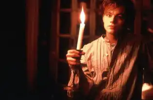 用年轻的热情,兰波建成了一个幻影流泻的诗园此刻夜读
